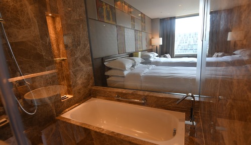 Room, 2 Twin Beds, City View