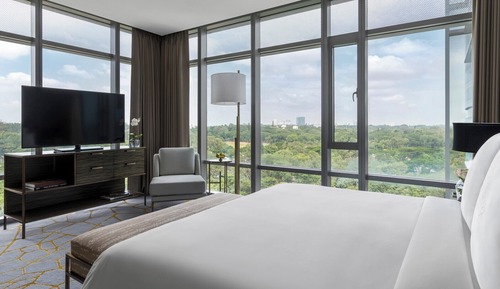 Executive Suite, Corner
