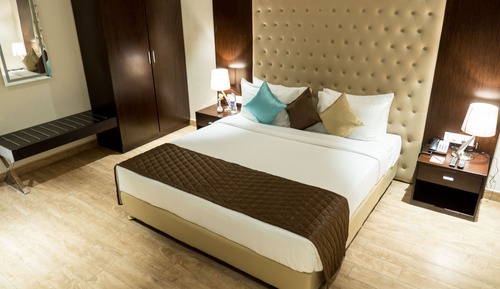 Junior Suite, 1 King Bed, Non Smoking, City View