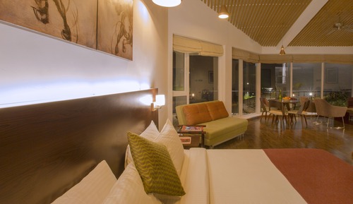 Luxury Suite with Jacuzzi
