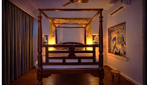 Elephanta Lake view suite with balcony