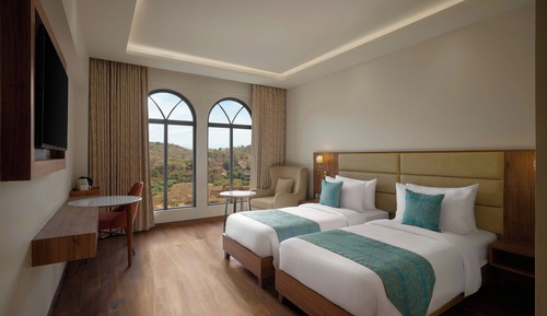 Room, 2 Twin Beds, City View