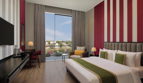 Premium Room, 1 King Bed, Garden View