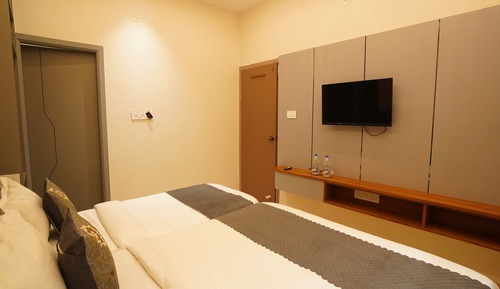 Elite Triple Room, City View