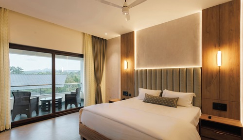 Premier Double Room, Balcony, Valley View