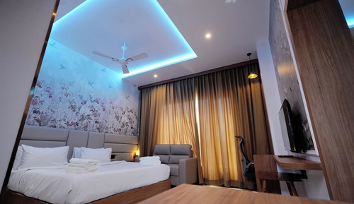 Luxury Suite, City View