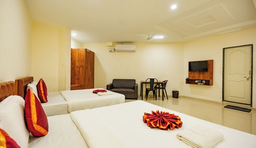 Deluxe Quadruple Room, City View