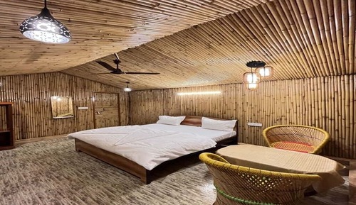 Deluxe Double Room, 1 King Bed, Balcony, Garden View