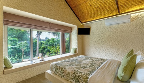 Deluxe Suite, Pool View