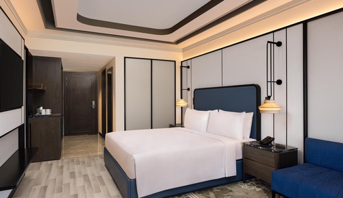 Deluxe Room, 1 King Bed (High Floor)