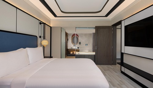 Suite, 1 King Bed, Refrigerator (Ambassador)