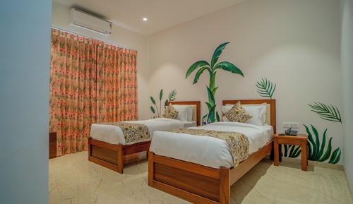 Manor twin bed room
