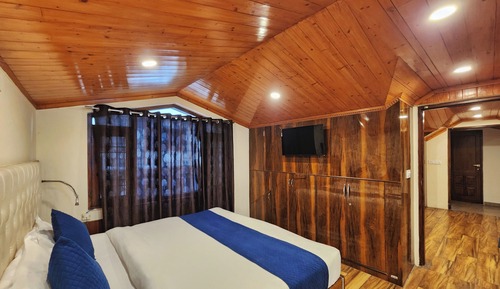 Family Room, Balcony, Mountain View