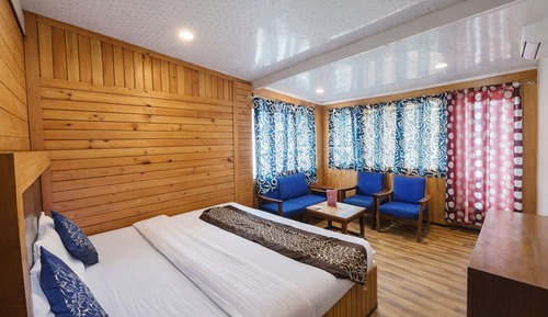 Deluxe Double Room, 1 King Bed, Lake View