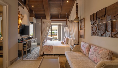 Executive King - Happy Hours (5:00 PM to 7:00 PM) Buy 2 Get 1 Free | 15% Discount on Spa & Laundry