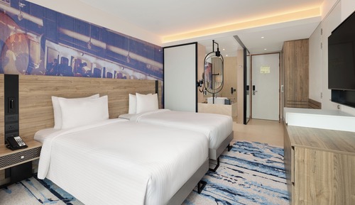 Superior Room with 1 Kingsize bed-2 Beverages at G-Bar, 15% discount on F&B, 2pcs laundry