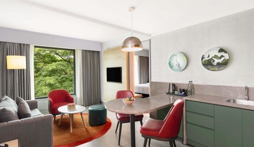 Superior Suite with 1 queensize bed, with Balcony