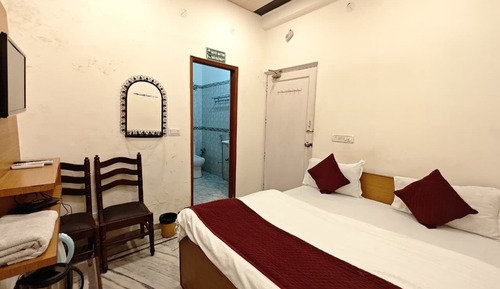 Semi Deluxe AC room