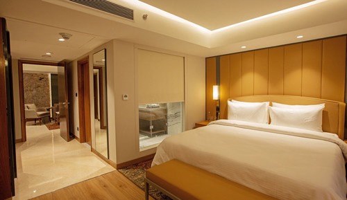 Executive Suite, Pool View