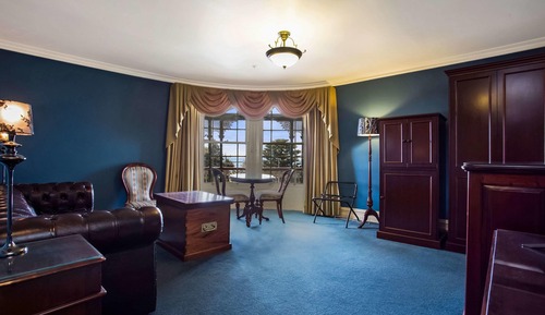 Executive Suite, Hot Tub