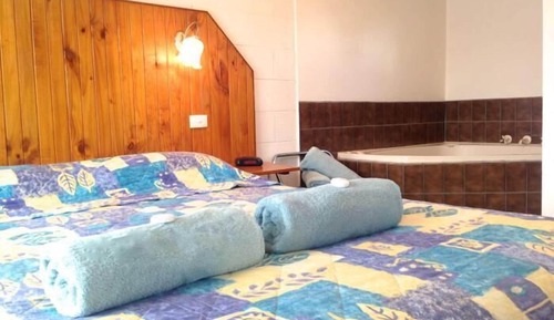 Queen Spa Room