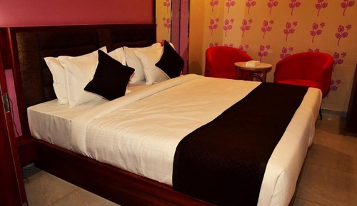 Deluxe Suite, City View