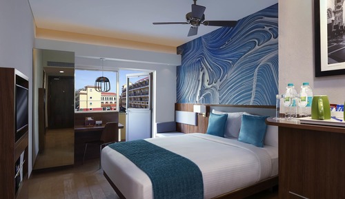 Superior Room, 1 Queen Bed, Pool View (2 Complimentary beers per Day)