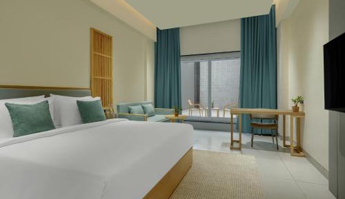 Winter Green Premium King Room with Sofa Bed and Balcony