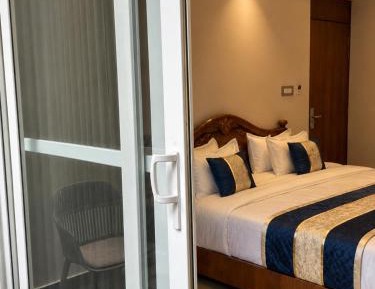 Queen Room with Balcony