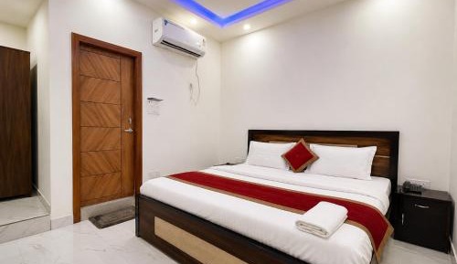 Deluxe Double Room (2 Adults + 1 Child)