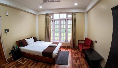 Deluxe Queen Room