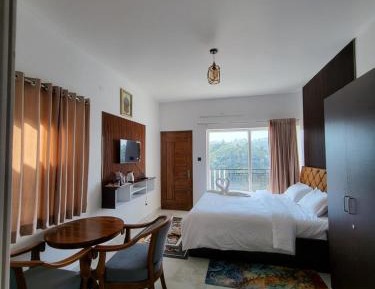 Suite with Mountain View