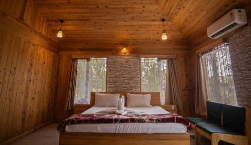 Deluxe Double Room (2 Adults + 1 Child)