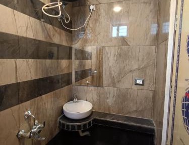Deluxe Double Room (2 Adults + 1 Child)