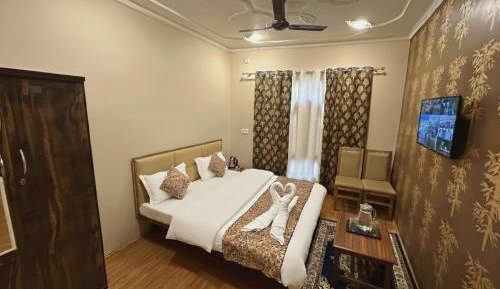 Deluxe Double Room with Shower