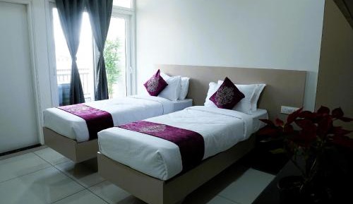 Twin Room with Balcony
