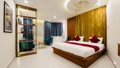 Deluxe King Room