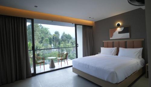 Deluxe Double Room with Balcony