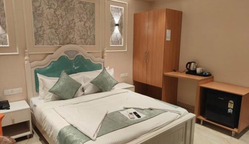 Standard Queen Room