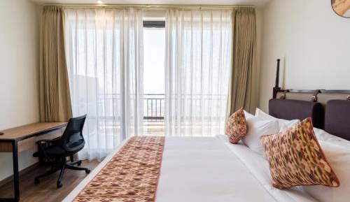 Deluxe Suite with Living Room, with Complimentary Hi-Tea & 1 Pint of Beer