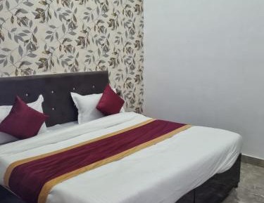 Deluxe Double Room (1 adult + 2 children)
