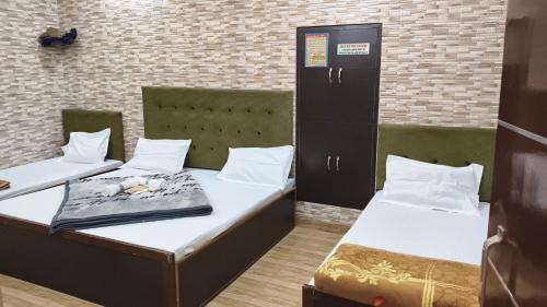 Quadruple Room with Private Bathroom