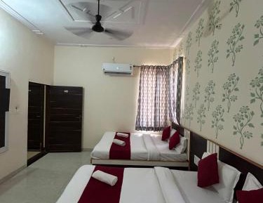Quadruple Room with Private Bathroom