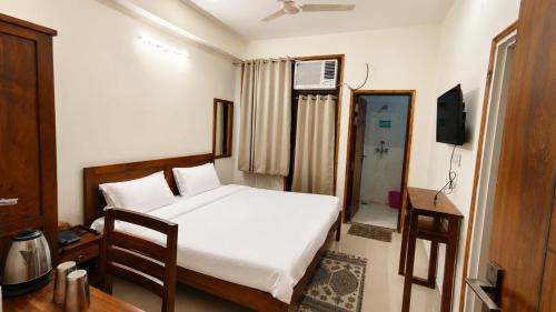 Deluxe Double Room (2 Adults + 1 Child)