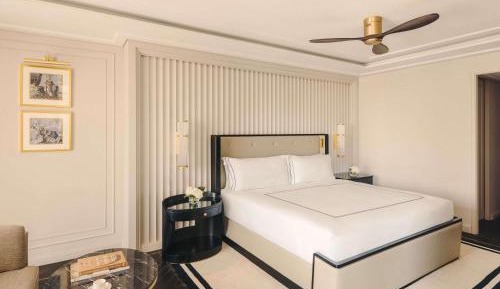 Signature King Suite with Fairmont Gold Lounge Access