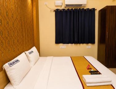 Deluxe Double Room (2 Adults + 1 Child)