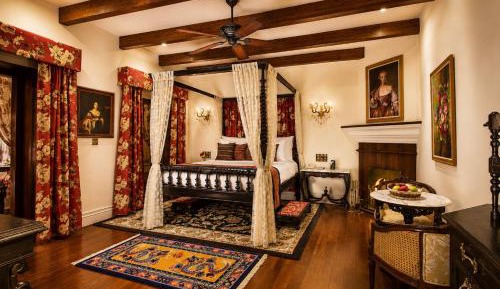 Executive Suite - 10% Discount on Foods & Soft Beverages* | 15% Discounts on Laundry Services* | INR 500 spa credit during your stay on selective Massage services. TnC Apply.* | Free Minibar - 2 cans of soft Beverages (Once on Arrival)