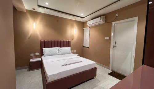 Standard Queen Room