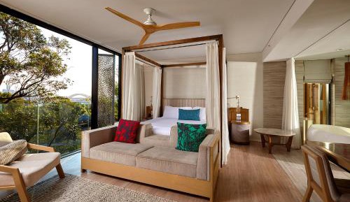 Treetop Suite with Breakfast & Zoo Admission