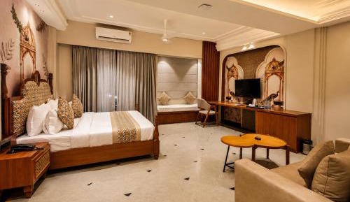 Luxury Lake View Suite with balcony